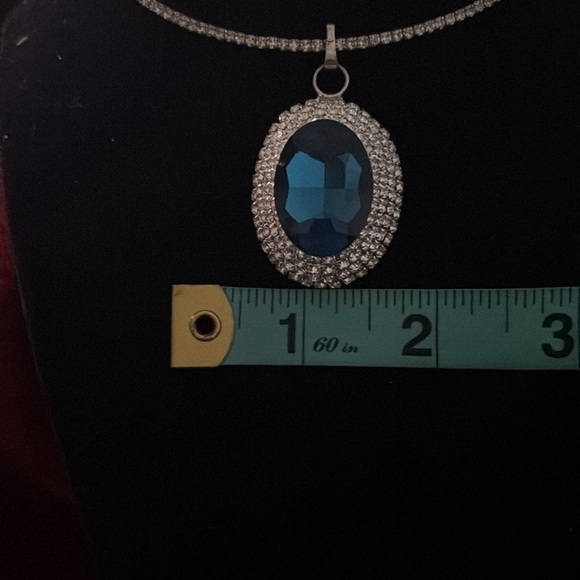 Elegant Silver and Blue Jewelry Set - Picture 10 of 12